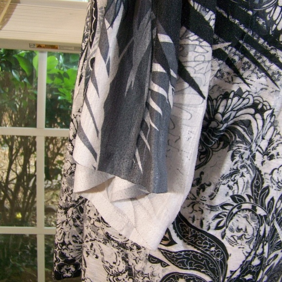 One World Live and Let Live Top Black White 1X - Picture 5 of 6